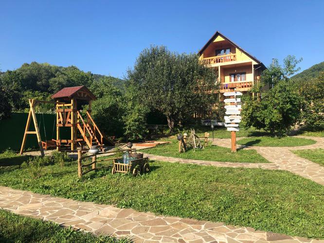 Отдых у реки (пос. Каменномостский)